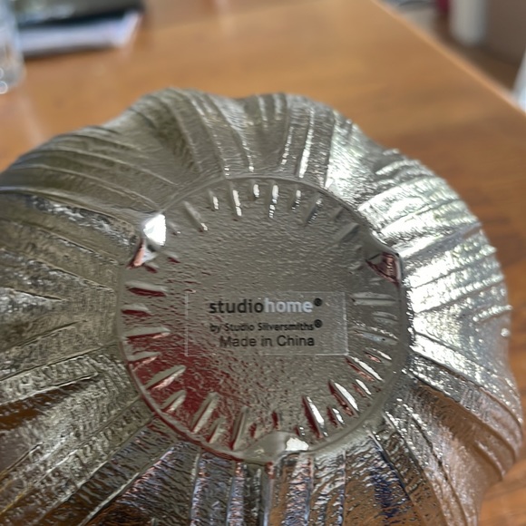 Studiohome handcrafted glass bowl. New in box - Picture 4 of 4